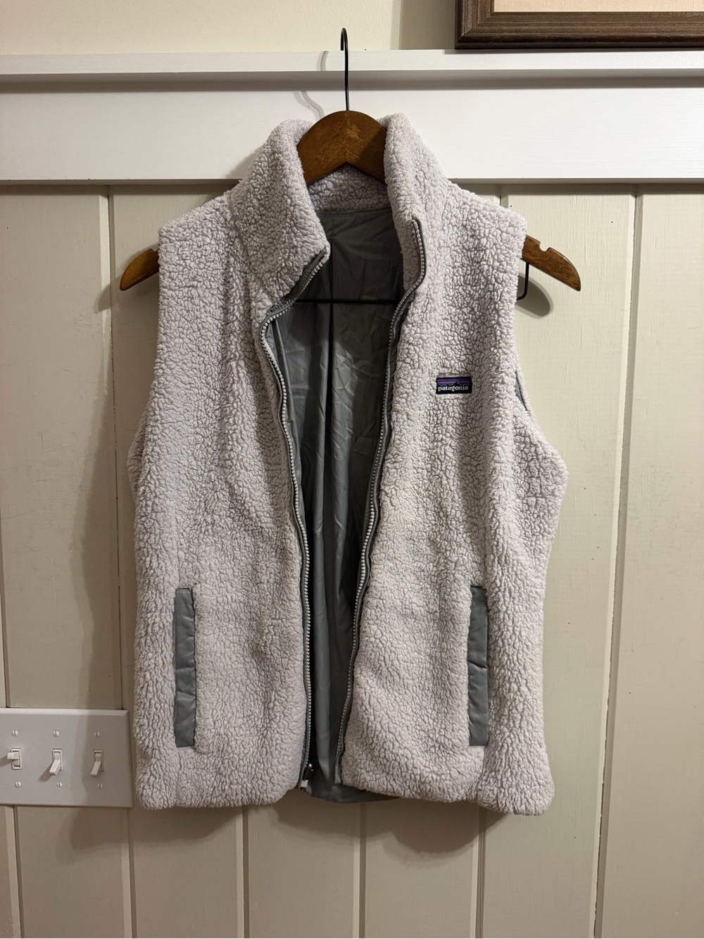Patagonia Gray/Cream Sherpa Fleece Reversible Vest, Size Medium